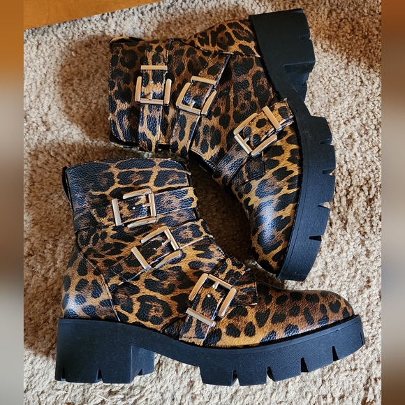 Shoes - nwob Chunky Zippered Leopard Print Boots
